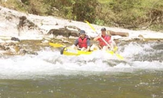 Excursions en kayak de 4 heures à Vallon-Pont-d'Arc, France