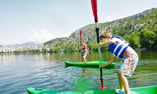 Alquiler de canoas insumergibles en Kastoria, Grecia