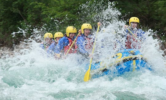 スロベニアのトールミンでの素晴らしいラフティング旅行