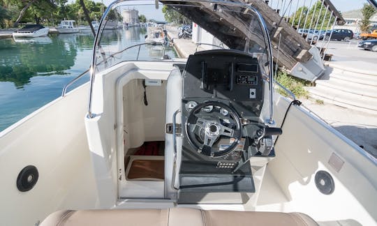 Quicksilver Activ 805 rental in Split