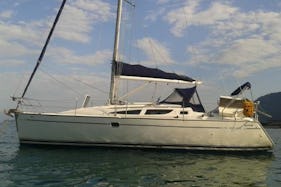 Charter JeanneauSun Odyssey 35 in Angra dos Reis