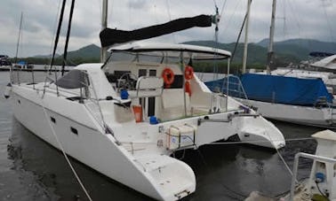 Aluguel de cruzeiro Flash Cat 35' em Paraty