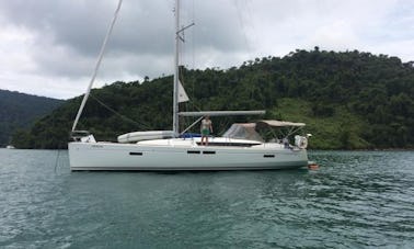 Charter Jeanneau 47' em Paraty