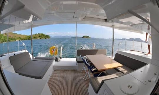 Charter Lagoon 45 in Angra dos Reis