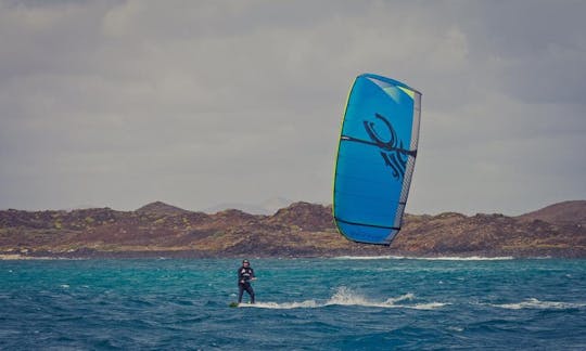 フェルテベントゥラ島でカイトサーフィンを学ぶ