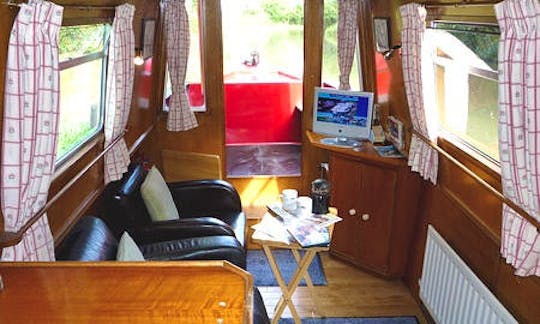 Hire Luxury 2 Berth Canal Cruiser In Stoke Golding