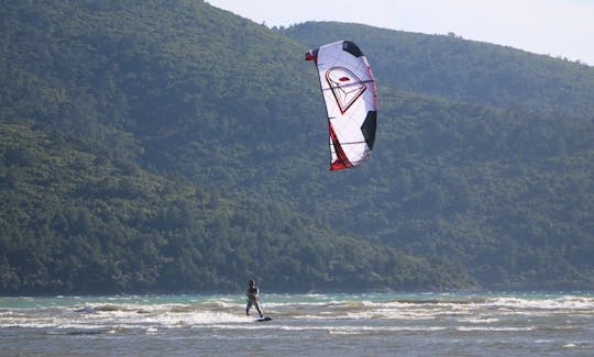 Kiteboarding em Akyaka Belediyesi