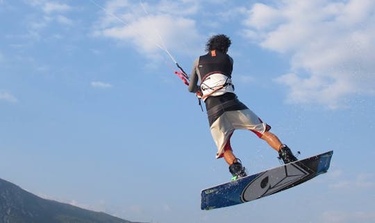 Kiteboarding em Akyaka Belediyesi