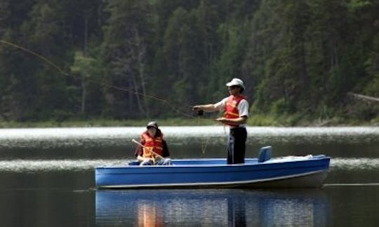 ウォルトン湖での手漕ぎボート-カナダ