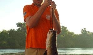 Bowrider fishing charter in Manaus