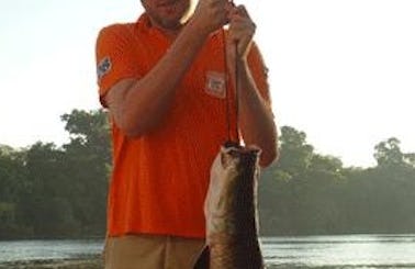 Bowrider fishing charter in Manaus