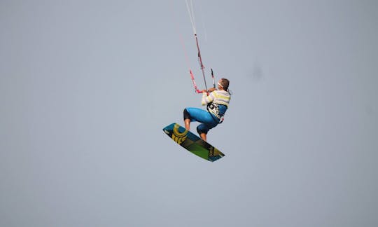 Kitesurfing Lessons in Tambon Hua Hin