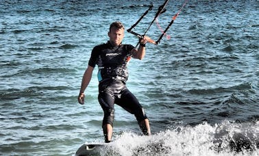 Aprenda kitesurf com um instrutor profissional em Tarifa, Espanha