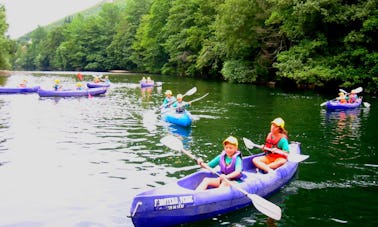 Un divertido viaje en canoa para grupos aventureros en Asturias, España