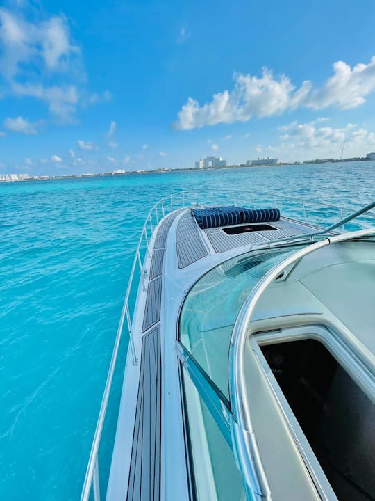 Yate Sea Ray de 55 pies, tu paseo perfecto en Cancún.