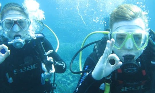 Viajes y cursos de buceo en barco en Pissouri