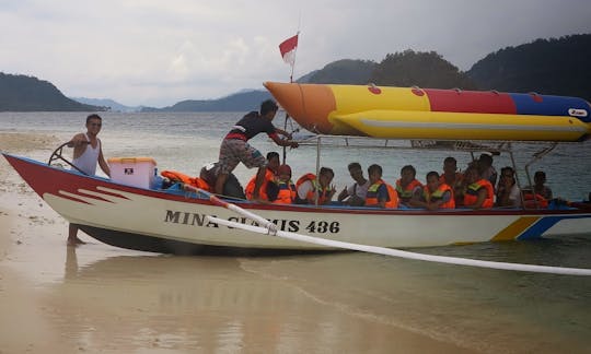 Passeios de barco de passageiros (30 pessoas) na Indonésia