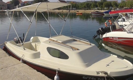 Pasara Adria 500 Boat Rental in Murter, Croatia