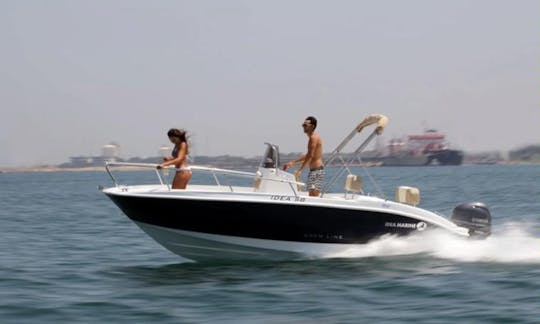 Lancha motora Ideamarine 58 para alquilar en Italia