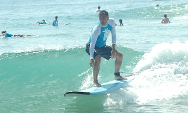 Cours de surf dans la baie d'Arugam