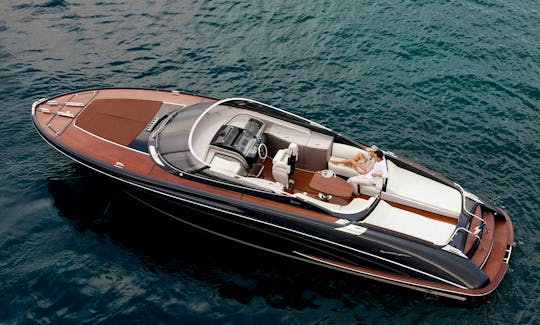 Riva Rivarama 44 Luxury Motor Yacht Cruise