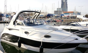 Frete de cruzeiro esportivo Coral Yacht 690 em Gdynia