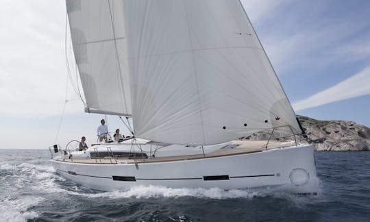 Dufour 410 Grand`Large（キャビン3つ、ヘッド2つ、2016年以降）ベース・オルタ、ファイアル島、アゾレス諸島