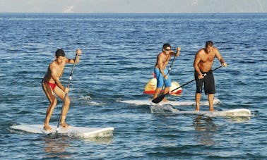 Tablas de surf de remo de marca listas para alquilar en Bol, Croacia