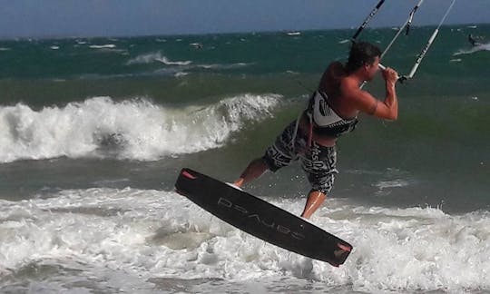 Clases de kitesurf y alquiler en Top. Phan Thiet