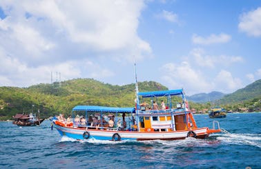 Chon Saran Phorn Boat Snorkeling Tours in Tambon Ko Tao