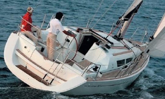 "Jeanneau Sun Odyssey 36i" Charter in Piombino