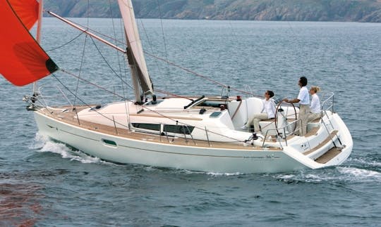 "Jeanneau Sun Odyssey 36i" Charter in Piombino