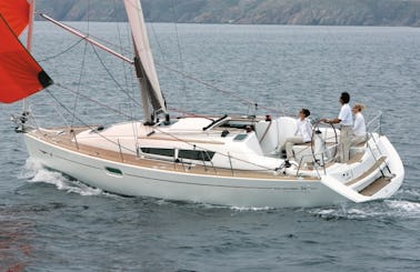 "Jeanneau Sun Odyssey 36i" Charter in Piombino