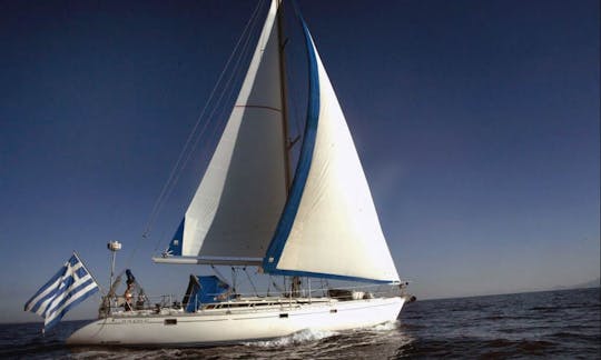 Location d'un monocoque à voile « Elyita » en Grèce