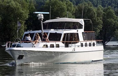 Canal Boat Charter in Rheingau-Taunus-Kreis