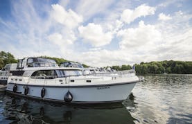 Motor Yacht Rental in Waren (Müritz)