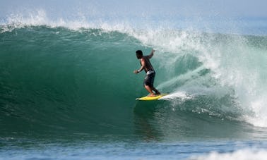 Aulas de surf com guias locais experientes em Denpasar Selatan, Bali