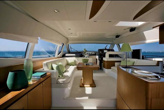 Yacht à moteur Ferretti 510 Fly - 17 mètres - 3 cabines + équipage 