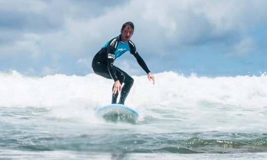 Learn to surf with the best surfers in Las Palmas de Gran Canaria, Spain