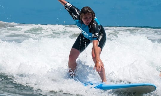 Aprende a surfear con los mejores surfistas de Las Palmas de Gran Canaria, España