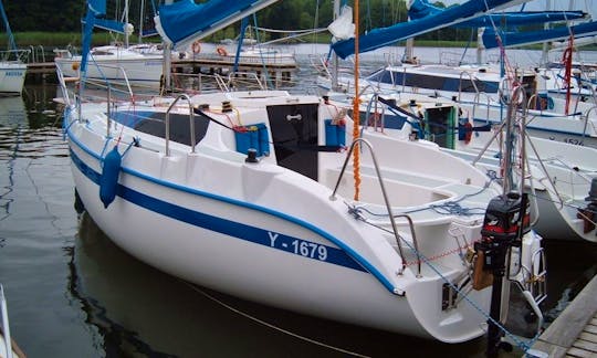 ''Tes 678 BT'' Cruising Monohull Charter in Giżycko