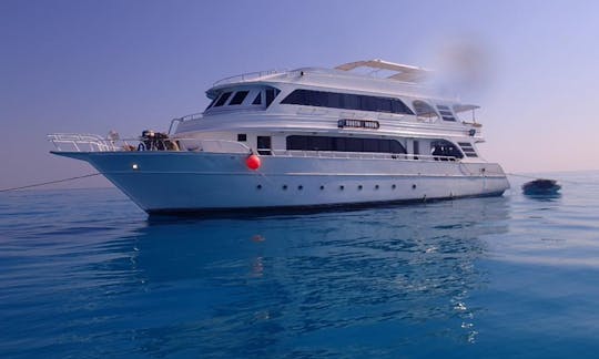 Bateau de plongée M/Y South Moon en Chalcidique