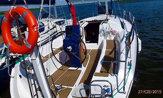 Maxus 33.1 RS Prestige Yacht Charter on Lake Niegocin