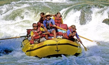 ¡Aventura de rafting en el cañón de Koprulu con guías profesionales!