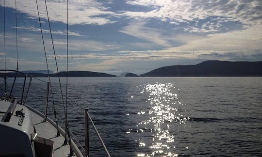 Sailing Lesson on a 19' Pearson Resolute Sloop in Olga, Washington