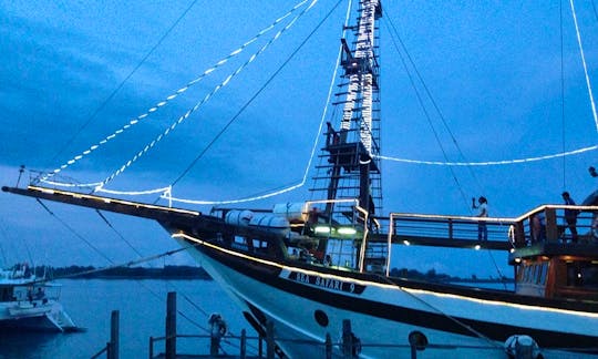 ''Sea Safari 9'' Sunset Dinner Cruise in Denpasar Selatan