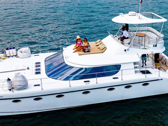 48ft Power Catamaran Tour to Taboga for 20 person!