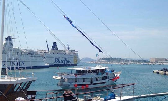 Location de méga-yachts à Jesenice, Croatie