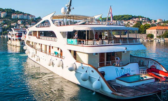 ''M/Y Prestige'' Power Mega Yacht Charter in Jesenice