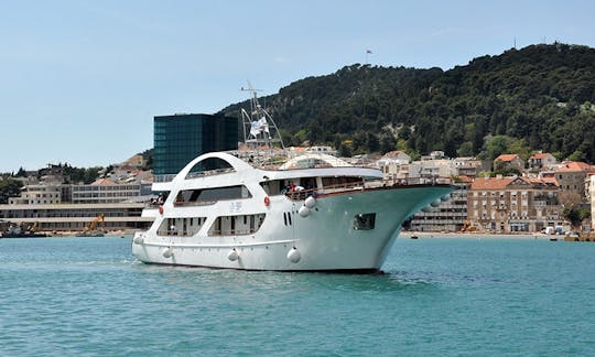 Location de méga-yachts à moteur « M/Y President » à Jesenice